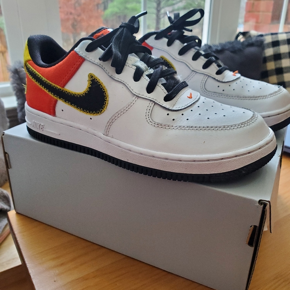Boy's Nike Force 1 LV8 Size 3Y